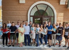 Пещера: Кметът Николай Зайчев връчи дипломите на зрелостниците от „Атанас Ченгелев“