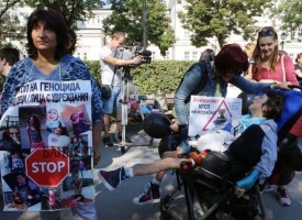 За 14 дни: Над 2 000 подписа събраха майките от „Подай ръка и подкрепи“, в понеделник на протест в София