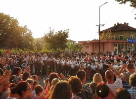 100 каба-гайди извиха глас в центъра на Септември
