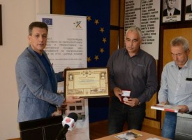 В Деня на добротата: Ръководството на БЧК връчи почетна грамота на кмета Тодор Попов