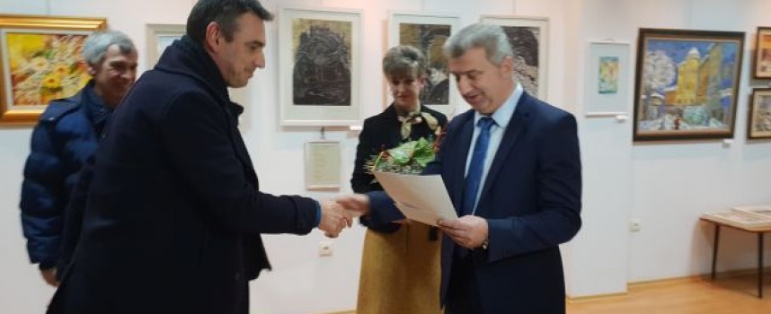 Пещера: Никола Руков бе отличен за постижения на годишната изложба на художниците
