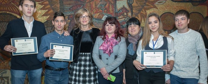 Четирима от „Аксаков“ с награди от вицепремиера Екатерина Захариева и Атлантическия клуб
