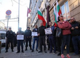ВМРО на протест под прозорците на посолството на Турция