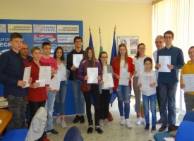 Таланти получиха стипендиите си от „Надежда на Пазарджик“