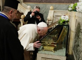 Коментари: Папата показа човещината в действие