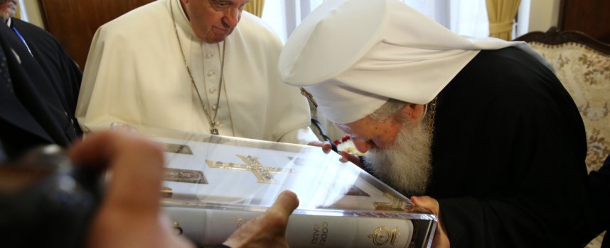 Подаръците на папата, какво се случва с тях във Ватикана?