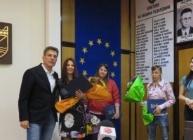 Тодор Попов връчи награди на млади боксьорки и тенисистка от Пазарджик