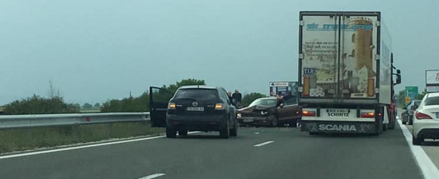 Край Пазарджик: Тежка катастрофа затапи магистрала Тракия в посока София