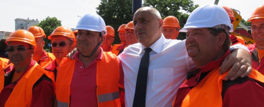 Премиерът даде зелена светлина за Околовръстното на Пазарджик и заръча да запушат огражденията по магистралата