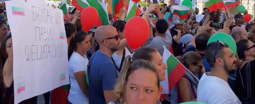 Пазарджиклии подкрепиха поредния протест срещу Стратегията на детето