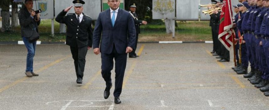 Министър Маринов присъства на клетвата на стажантите в „Полицейското“
