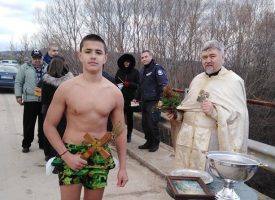 Първи братовчеди хванаха кръстовете в Бошуля и Величково