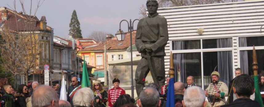 УТРЕ: Отбелязваме 185 години от рождението на Васил Левски