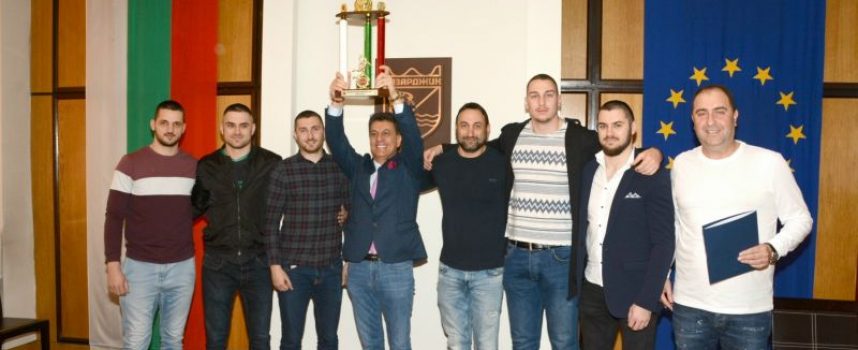 Кметът Тодор Попов награди за успехите им баскетболистите от „Хебър“ и изявени спортисти от художествената гимнастика, джудото и фехтовката