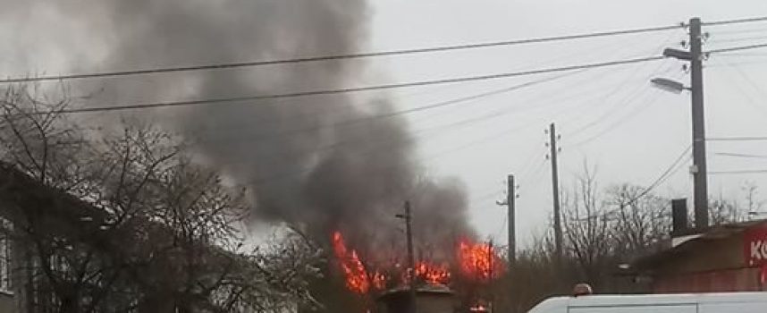 Пожар овъгли къща в Памидово (обновена)