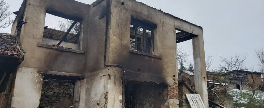 Двама церовци спасиха човек от горяща къща