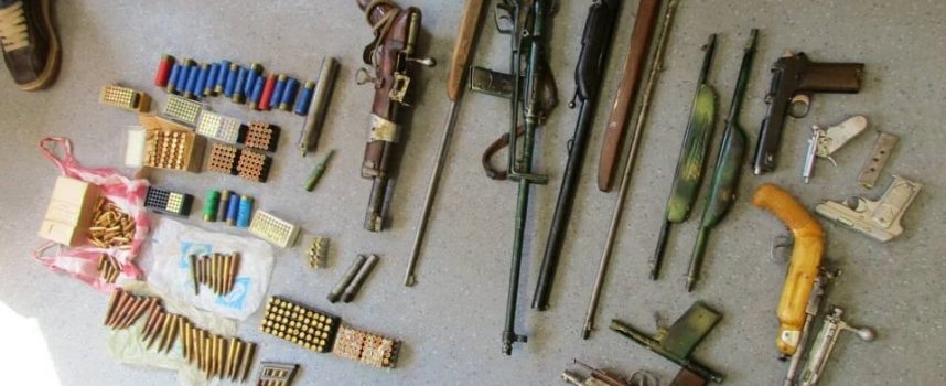 71-годишен от Ветрен колекционирал незаконни пушки и пистолети