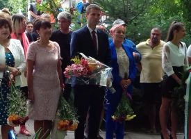 Цвета Караянчева откри паметник на летец-изпитател във Виноградец