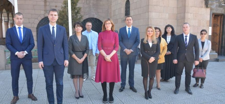 Кандидат-депутати от ГЕРБ и СДС в Пазарджик отговаряха на въпроси на избиратели