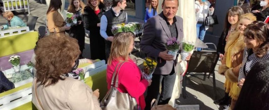 Вицепремиерът Екатерина Захариева поздрави дамите в Пазарджик по случай 8 март