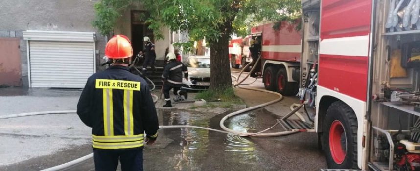 82-годишен е починалият в пожара вчера мъж от Велинград