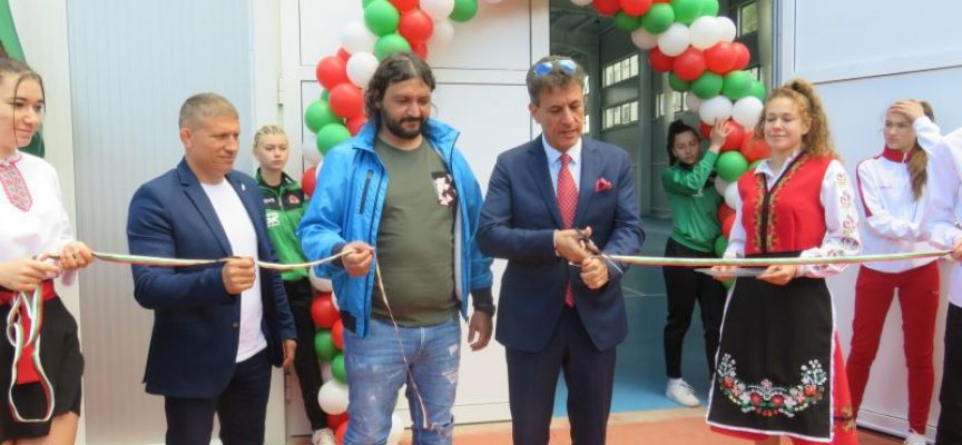 Кметът Тодор Попов откри най-новата спортна зала в Пазарджик