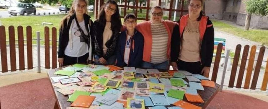 Шестокласници от СУ „Георги Бенковски “ зарадваха учителите си с картички за празника