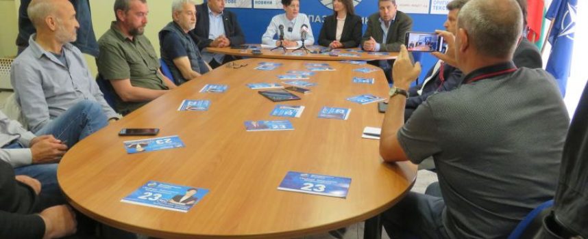 „Демократична България“ представи листата си в Пазарджик, партията обучава с таблети как да гласуваме машинно