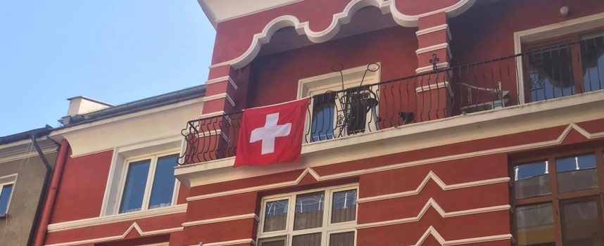 Швейцарското знаме „изгря“ в центъра на Пазарджик