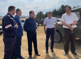Министър Бозуков се срещна на място с горски служители и пожарникари във Велинград
