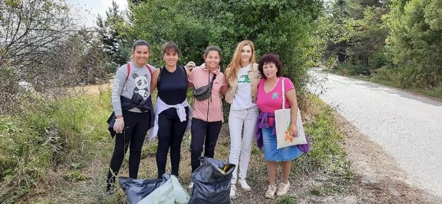 Десетки доброволци чистиха крайбрежието на язовир Батак, подкрепиха ги Николаос Цитиридис и Виктория Готева