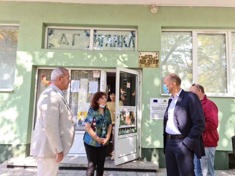 05Желязков Младенов директорка