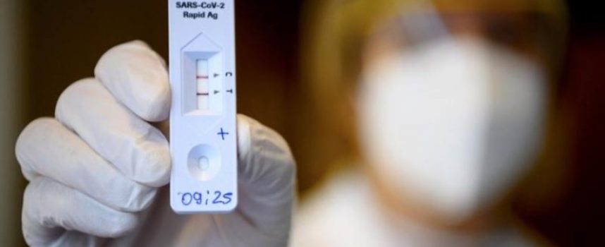 Здравното министерство публикува списък на лабораториите за бързи антигенни тестове