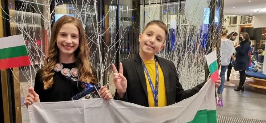 „Детска Евровизия“ 2021: Българските представители Дени и Марти са вече в Париж, гласуваме за тях