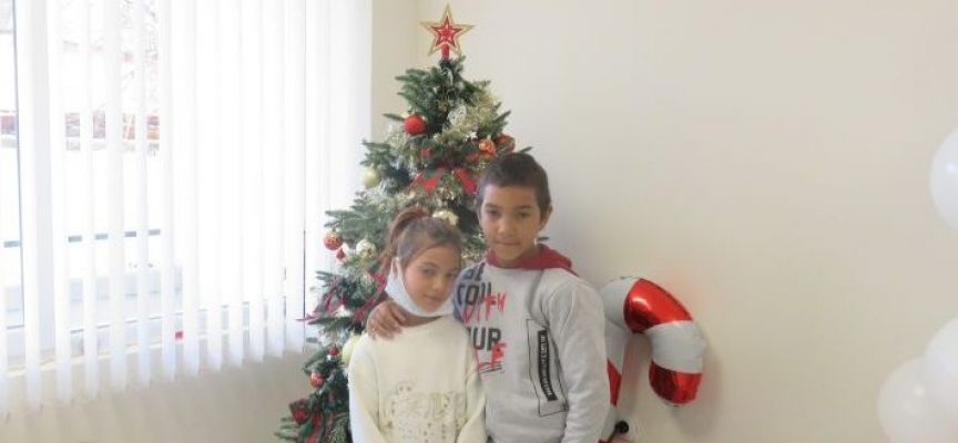 Тодор Попов посрещна Дядо Коледа с децата от ЦРДУ в кв. „Изток“