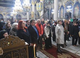 Дядо Николай отслужи тържествена литургия днес в Пазарджик