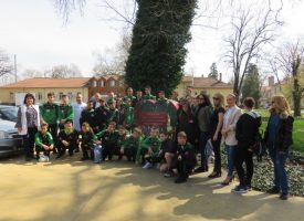 Сърцето на Спортното училище затуптя в двора на МБАЛ – Пазарджик, д-р Темнилов обеща да бъде пълно с доброта
