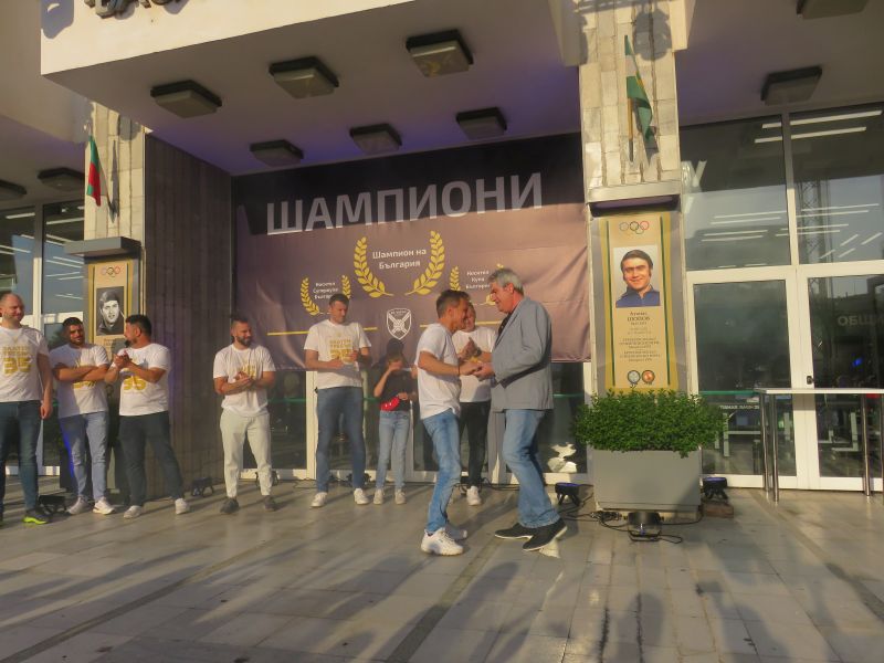 27Тодор Камило