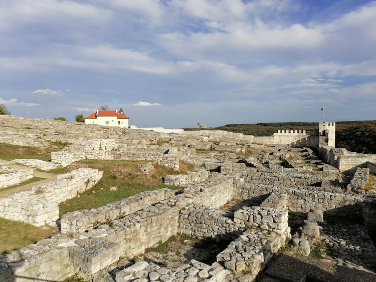 Съботни маршрути: Четири места в Шумен, които не бива да пропускаш 18 01крепост1