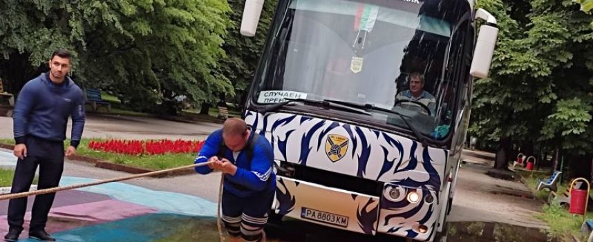 Общественият превозвач „Хебър Бус“ АД отново предоставя 13 тонен автобус в подкрепа на благотворителна кауза