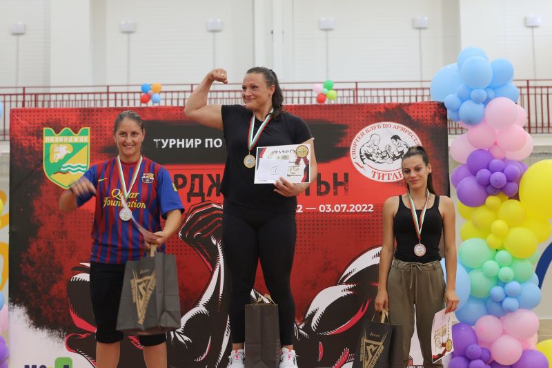 04Канадска борба5 жени