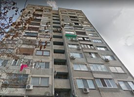 Частен случай: Опасна тераса се рони от седмия етаж на ул. „Георги С. Раковски“ в Пазарджик