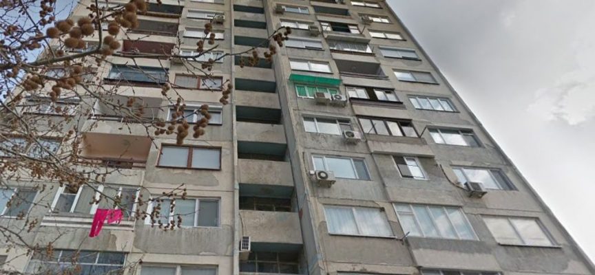 Частен случай: Опасна тераса се рони от седмия етаж на ул. „Георги С. Раковски“ в Пазарджик