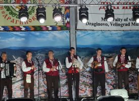 Областният управител Трендафил Величков приветства организаторите и участниците в първия Национален фолклорен събор “Драгиново- 2022“