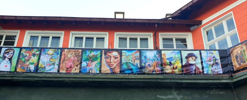 Пазарджик: Изложба на открито на фасадата на читалище „Виделина“