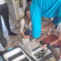 Привикват кандидати на “Демократична България” в полицията по сигнал на ГЕРБ, защото обучават хората с машини за гласуване