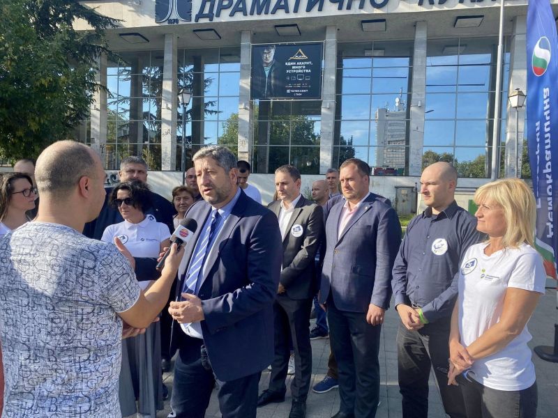 Христо Иванов в Пазарджик: Няма да има студена зима. Излезте и гласувайте! 3 25христо4