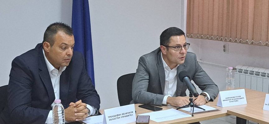 Областният управител на Пазарджик и още 19 губернатори се включиха в мобилна приемна на министър Пулев