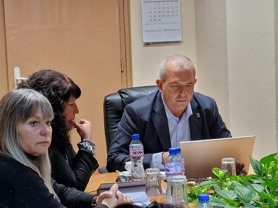 Йордан Младенов представи отчета си на Програмата за управление на община Пещера за 2022г. 1 02младенов1