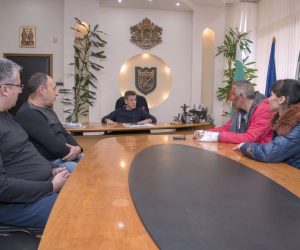 Кметът Тодор Попов към пострадалото семейство от Синитово: Ще направим всичко възможно съвсем скоро домът ви да бъде възстановен